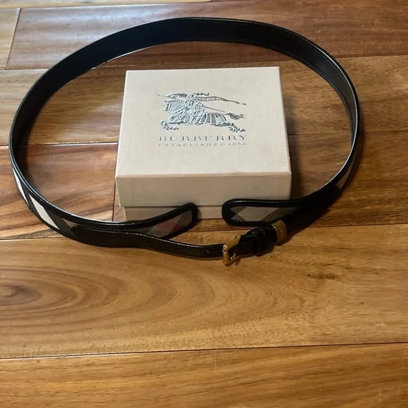 New In Box Burberry Check Leather Belt – Size 40/100 – Made in Italy